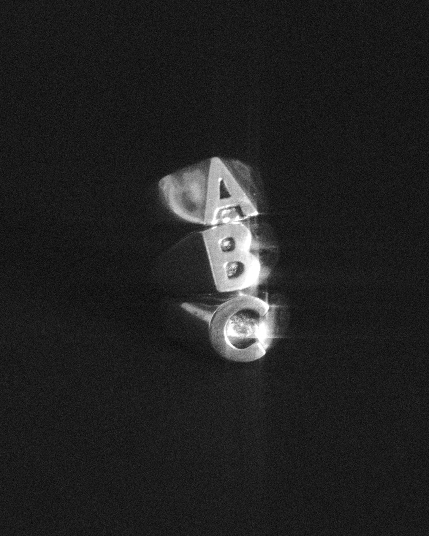 ANILLO LETRA "C"